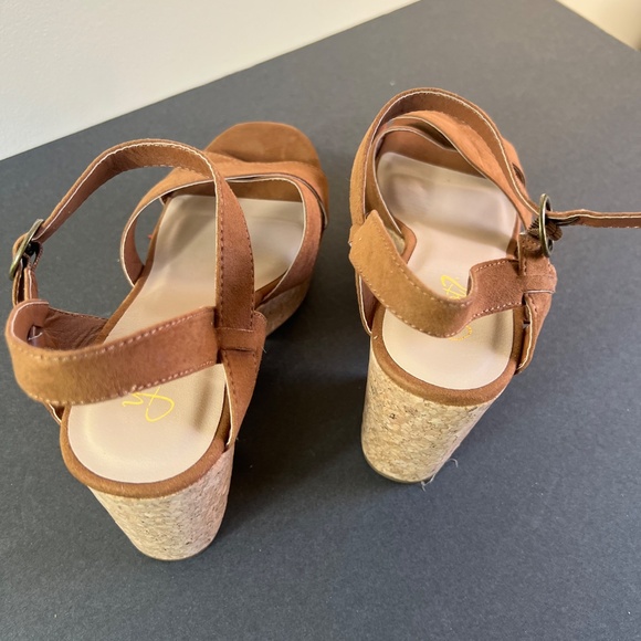 Platform - Picture 5 of 7